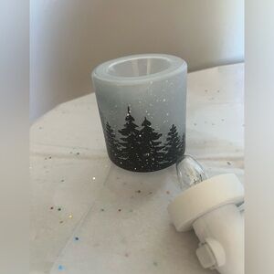 Scentsy winter scene wall plug in. Excellent used condition